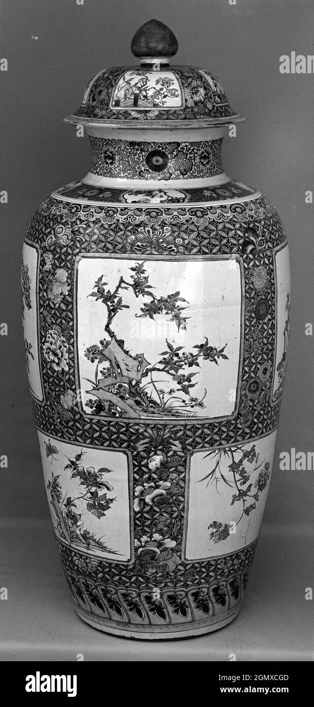 Jar with floral sprays. Period: Qing dynasty (1644-1911); Date: 19th century; Culture: China; Medium: Porcelain painted with colored enamels under a Stock Photo