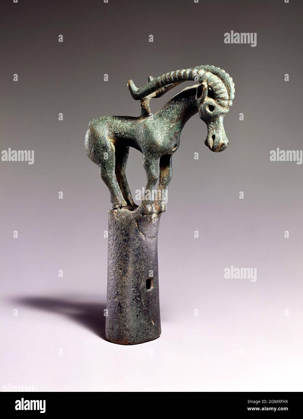 E Es C C Se A Date 7th 6th Century B C Culture North China Medium Bronze Dimensions H 6 1 8 In 15 5 Cm W 3 5 8 In 9 2 Cm Stock Photo Alamy