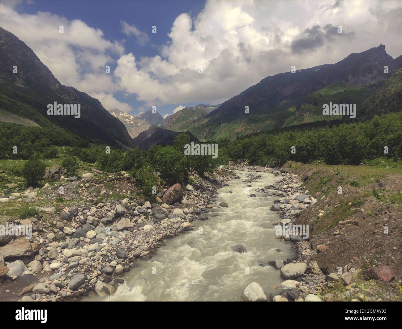 Rapid water flow hi-res stock photography and images - Alamy