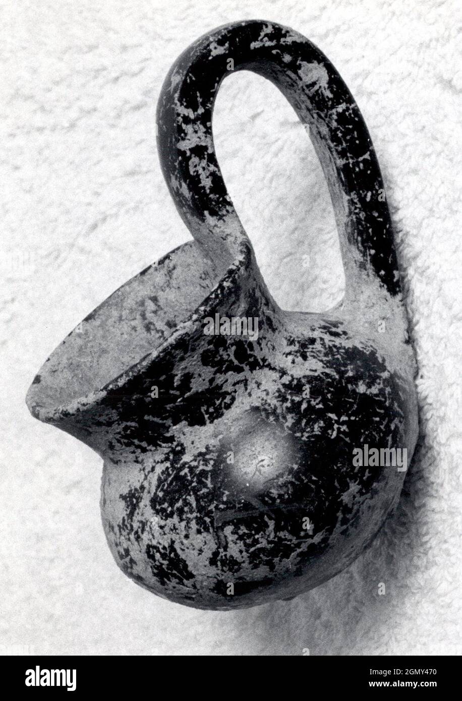 Vessel. Period: Early Bronze Age; Date: ca. late 3rd millennium B.C; Geography: Anatolia; Medium: Ceramic; Dimensions: H. 3.5 in. (8.9 cm), W. 3.5 Stock Photo
