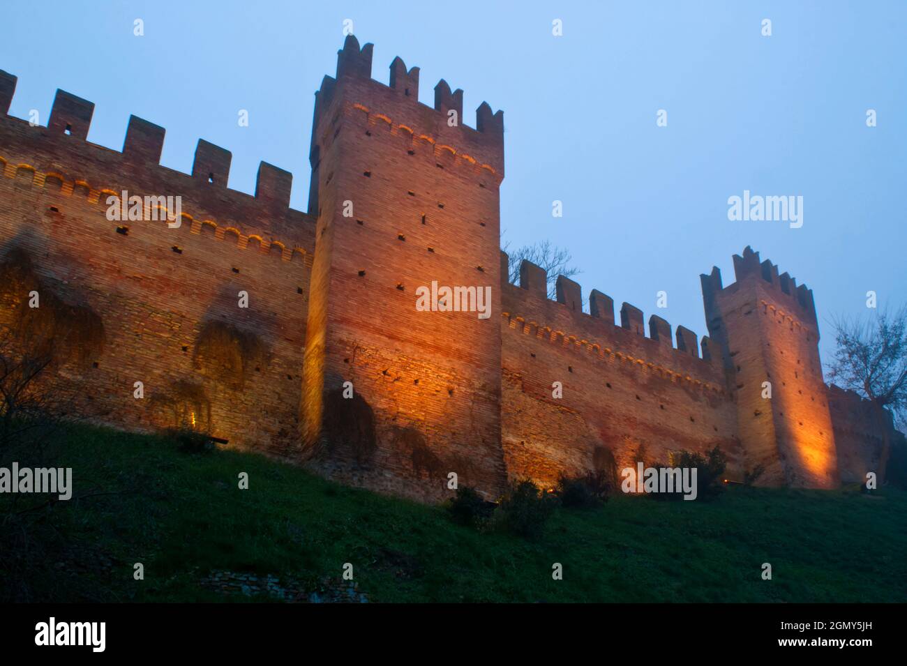 Fortezza medievale hi-res stock photography and images - Alamy