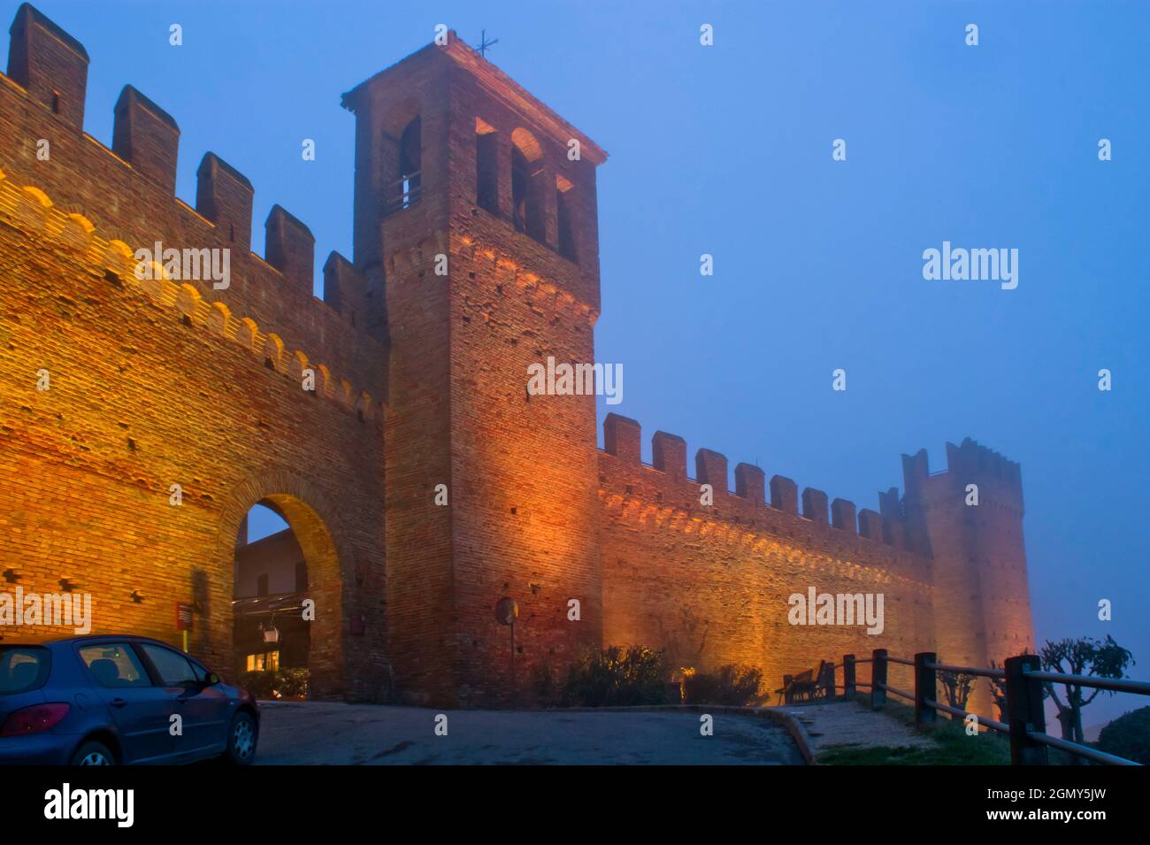 Fortezza medievale hi-res stock photography and images - Alamy