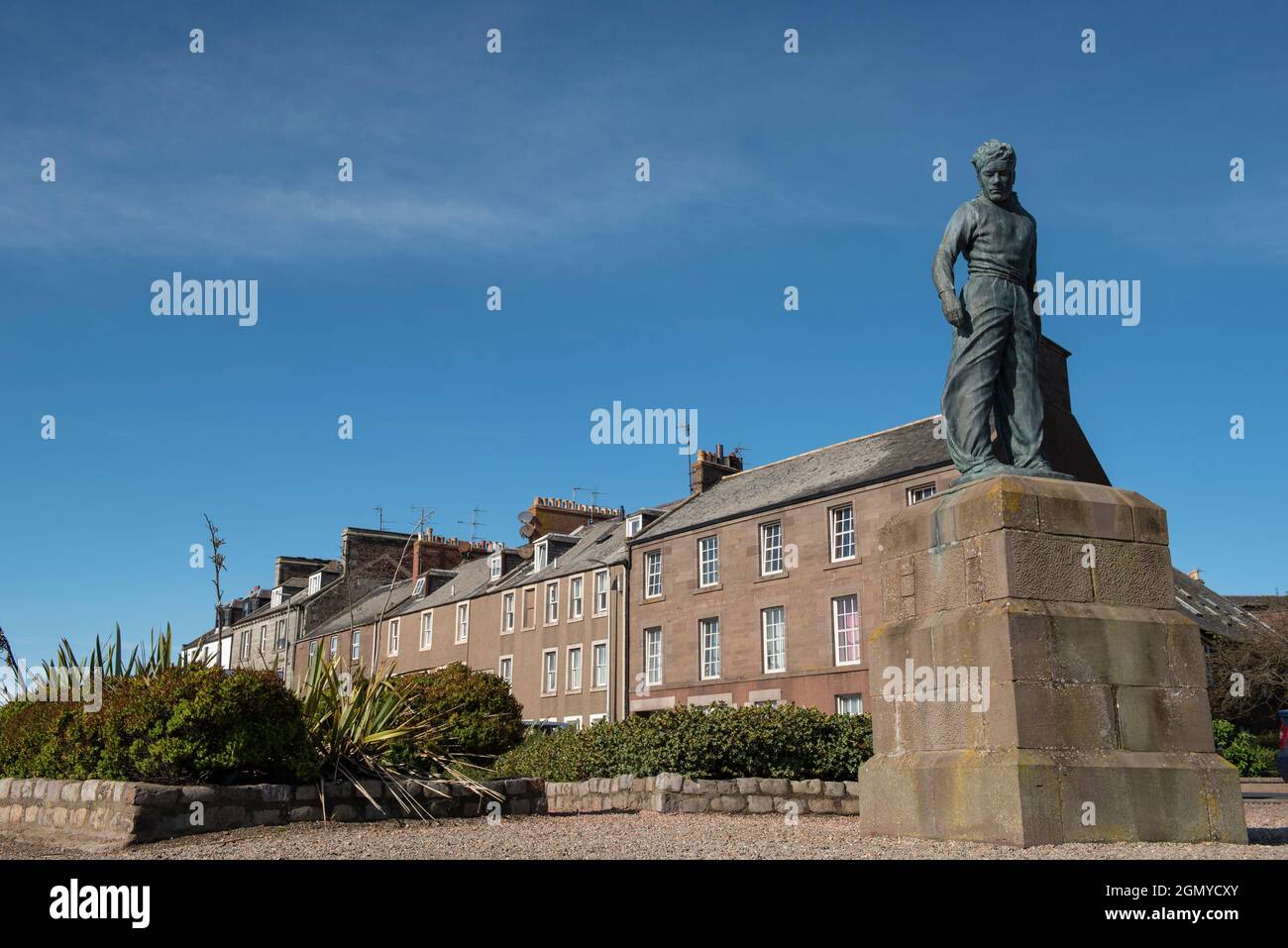 The Seafarer sculpture by William Lamb, a memorial to the seamen and fishermen of Montrose and Ferryden. Stock Photo