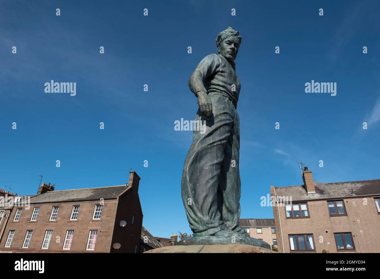 The Seafarer sculpture by William Lamb, a memorial to the seamen and fishermen of Montrose and Ferryden. Stock Photo