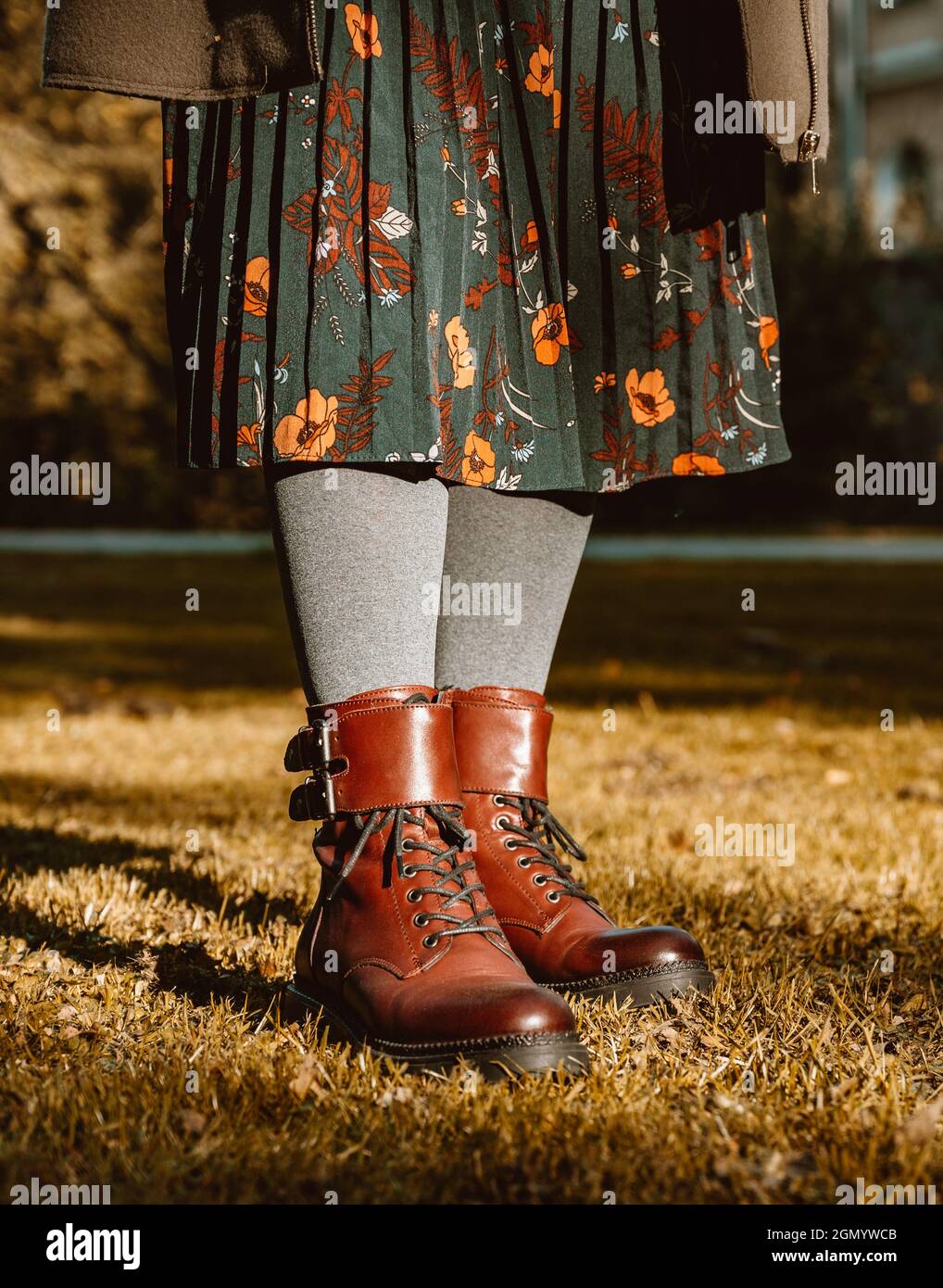 Autumn women fashion. Close-up of legs on grass. Burgundy leather shoes. Vintage style boots. Green dress. Sunlight Stock Photo - Alamy Autumn women fashion. Close-up of legs on grass. Burgundy leather shoes. Vintage style boots. Green dress. Sunlight Stock Photo - Alamy