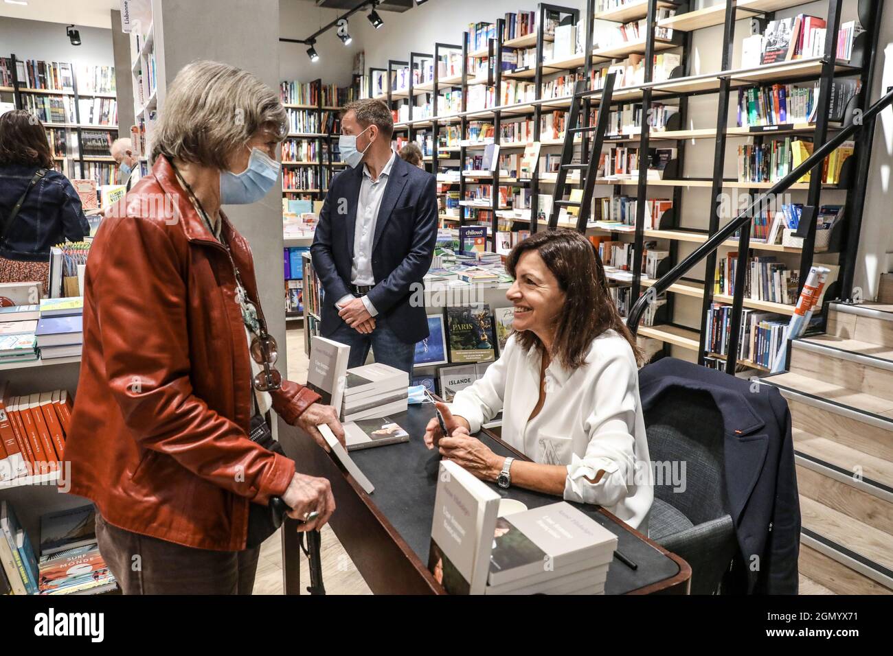 DEDICATION, ANNE HIDALGO WITH HER BOOK IN LE DIVAN BOOKSTORE IN PARIS Stock Photo