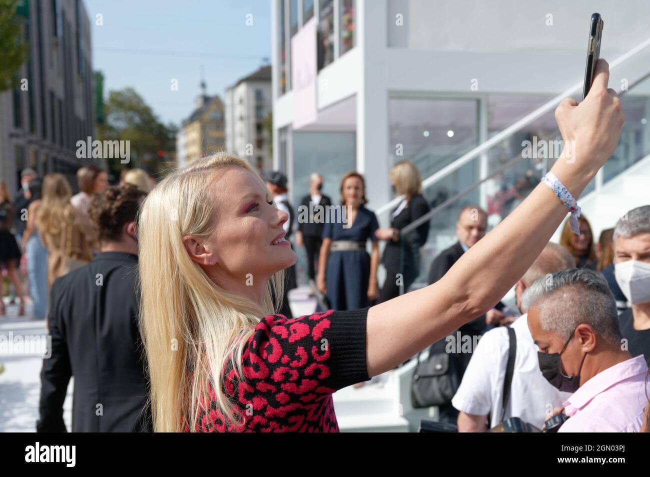 Duesseldorf, Germany. 21st Sep, 2021. Model Franziska Knuppe comes to the 'Miss Dior Millefiori Pop-Up' at the Königsallee. Credit: Henning Kaiser/dpa/Alamy Live News Stock Photo