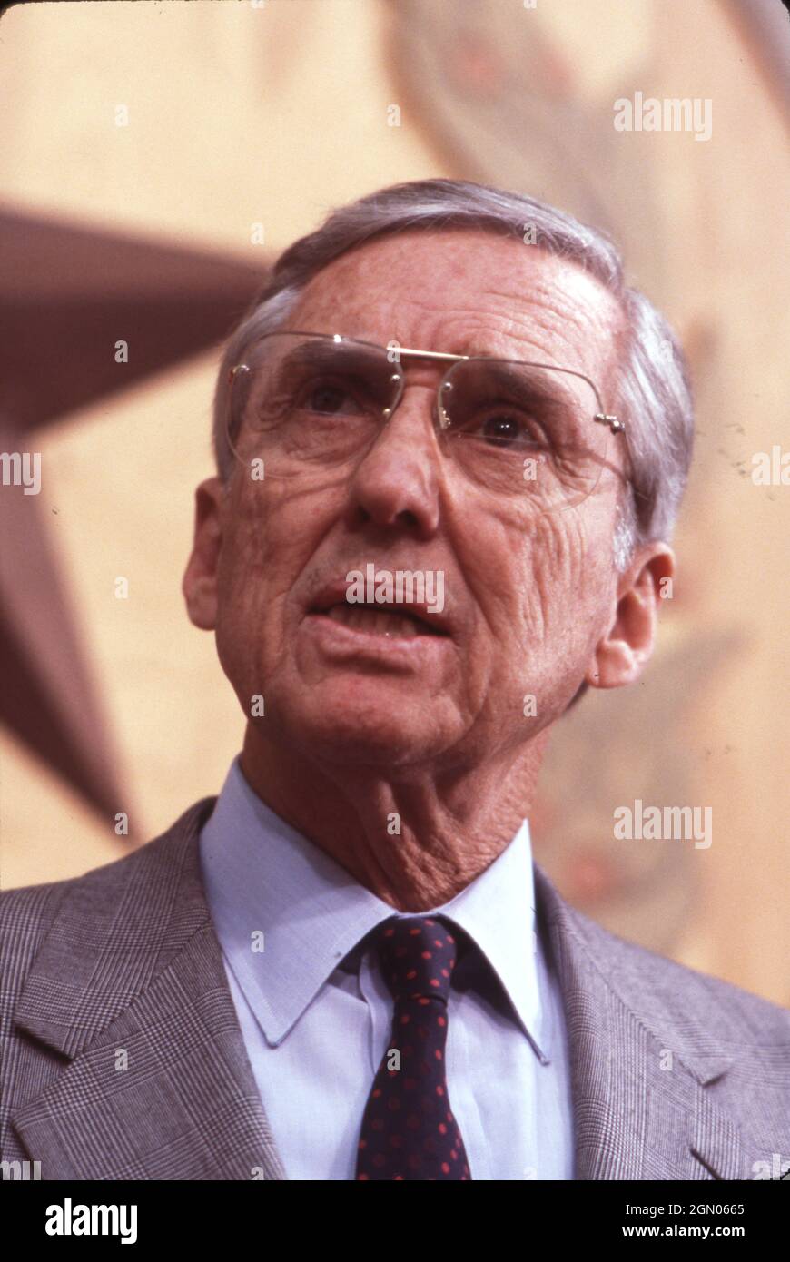 Austin Texas USA, 1987: U.S. Sen. LLOYD BENTSEN of Texas speaking at the Texas Capitol as chair of the Senate Finance Committee before he was picked in 1988 as the running mate to Democratic presidential nominee Michael Dukakis. ©Bob Daemmrich Stock Photo