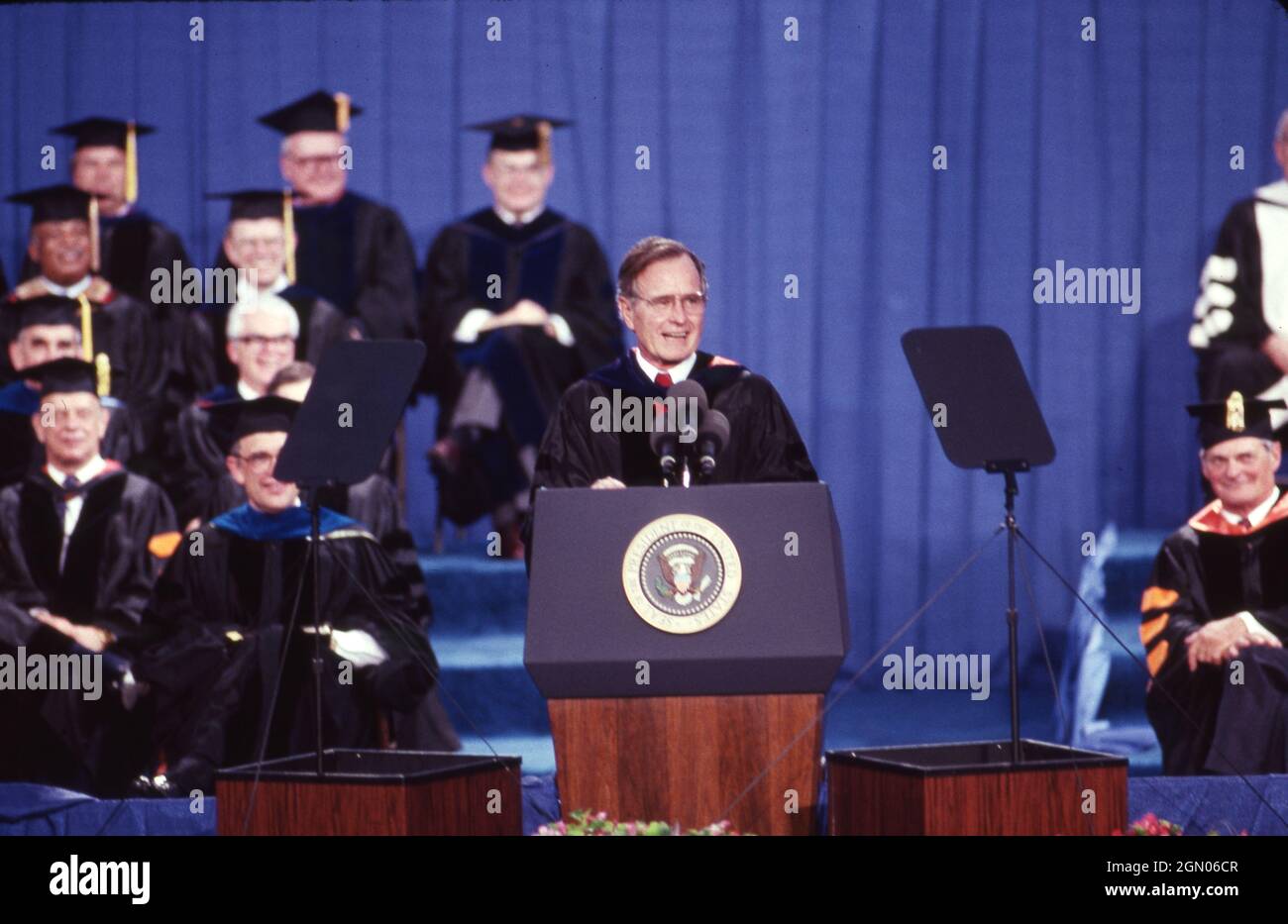 Academic regalia hi-res stock photography and images - Alamy