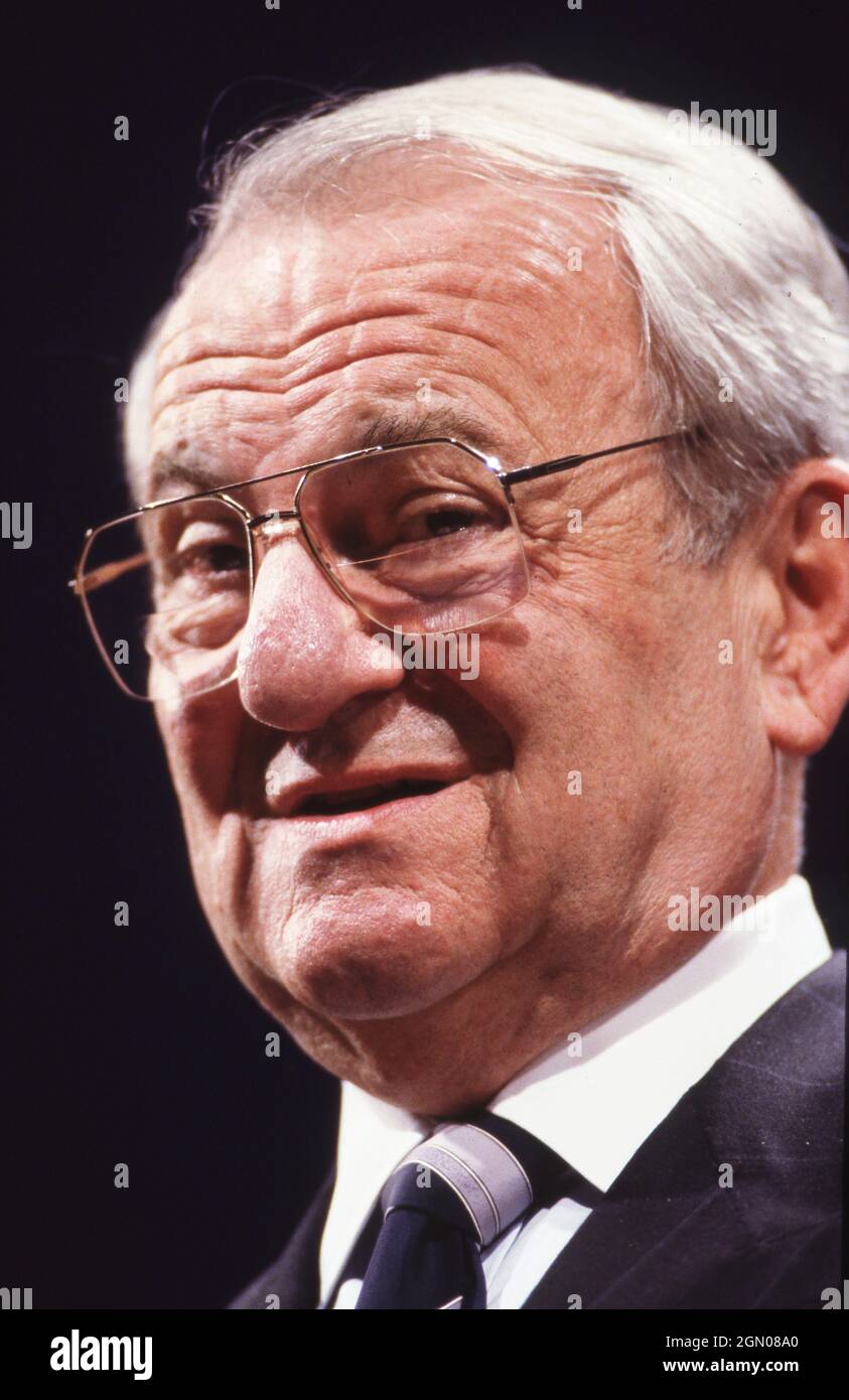 San Antonio Texas USA, 1991: Entrepreneur and businessman Lee Iacocca speaking at the annual AARP Convention.  ©Bob Daemmrich Stock Photo