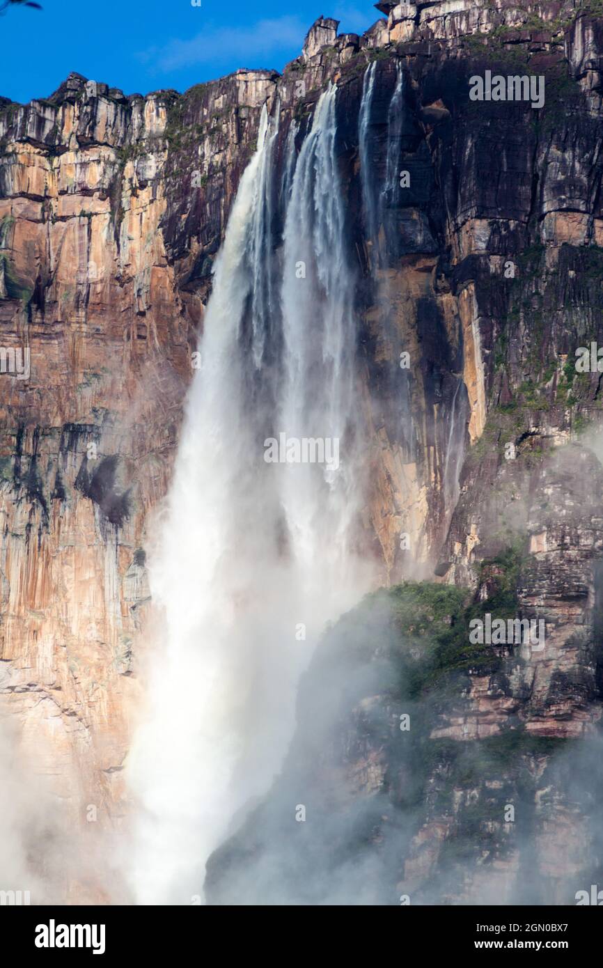 Angel Falls (Salto Angel), world's highest waterfall (978 m), Venezuela ...