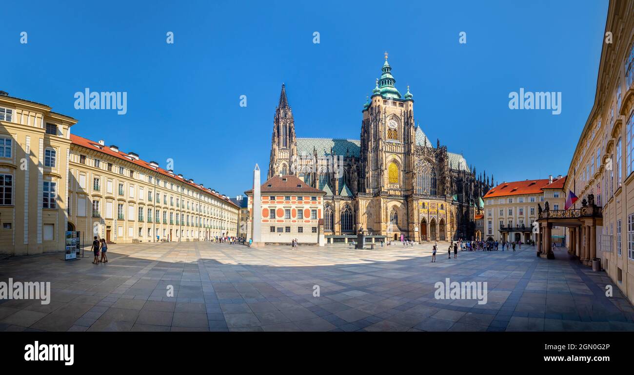 St. Vitus Cathedral in the castle courtyard, Prague, Czech republic Stock Photo