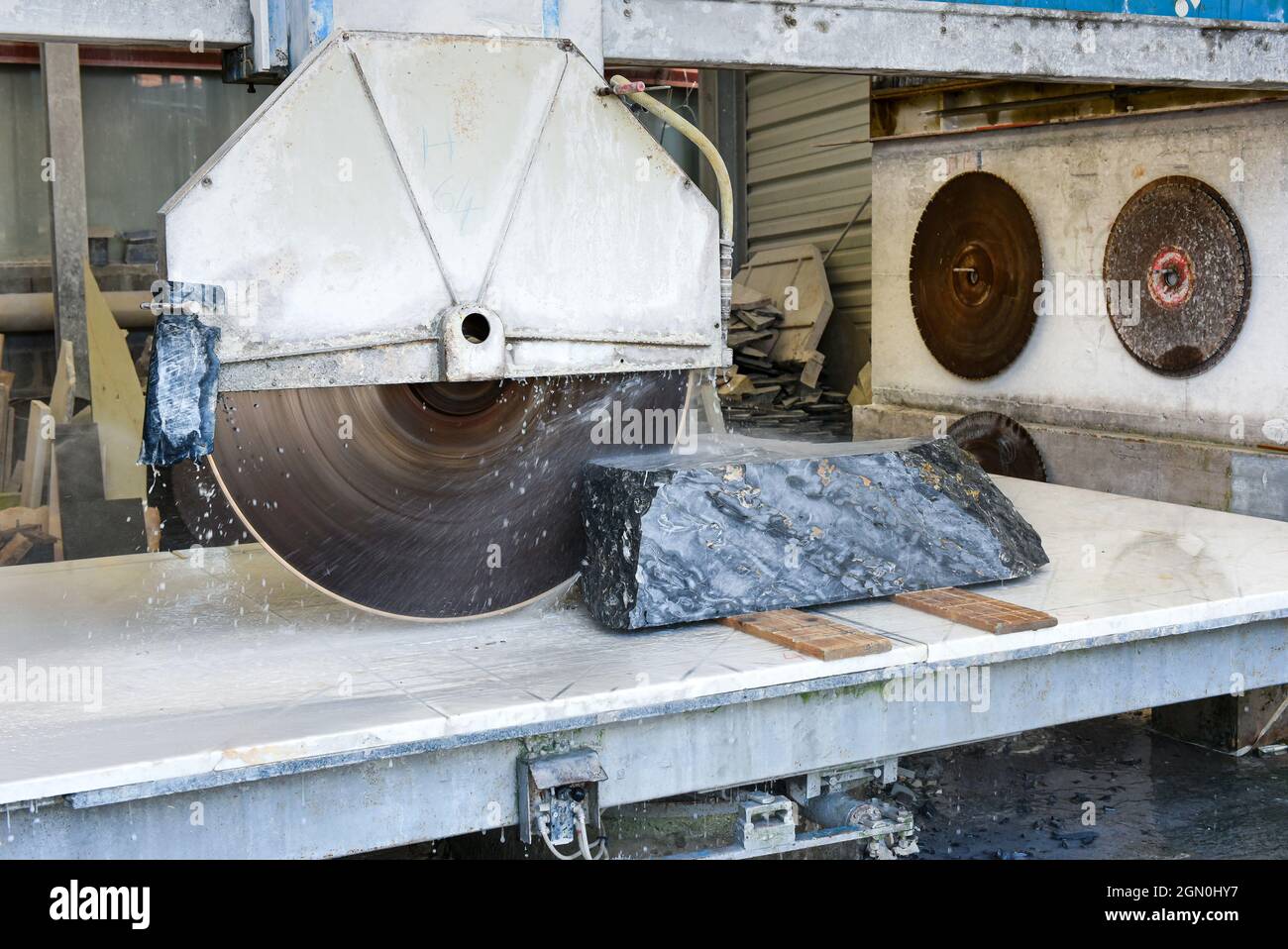 Marble cutting machine hi-res stock photography and images - Alamy