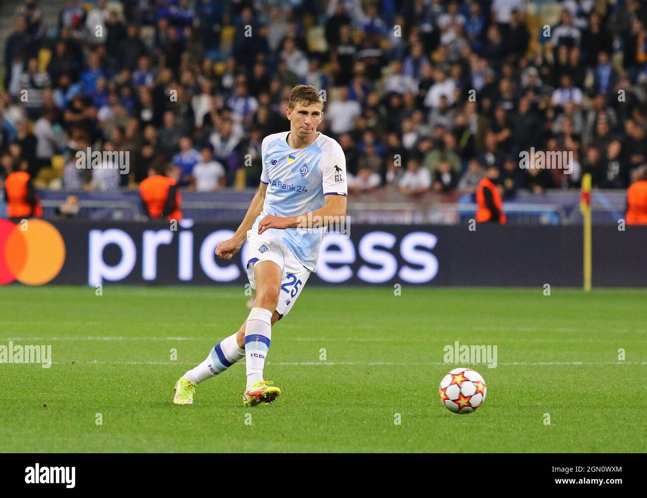Psg'S Bold Move Pays Off: Ukrainian Defender Zabarnyi Joins! (Foot) - aqfedpf