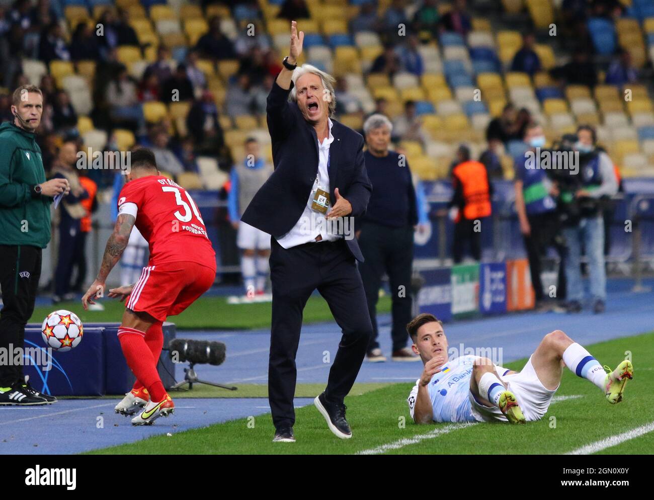 KYIV, UKRAINE - SEPTEMBER 14, 2021: Benfica manager Jorge Jesus in action during the UEFA Champions League game against Dynamo Kyiv at NSC Olimpiyskyi stadium in Kyiv Stock Photo