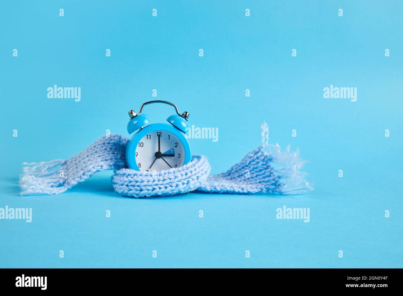 Clock changing from summer to winter time Stock Photo Alamy