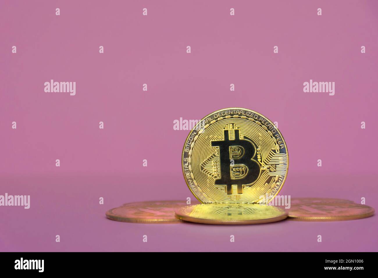 Pink bitcoin hi-res stock photography and images - Alamy