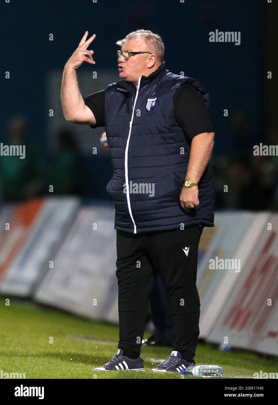 Gillingham manager Steve Evans gestures on the touchline during the Sky Bet League One match at Priestfield Stadium, Gillingham. Picture date: Tuesday September 21, 2021. Stock Photo