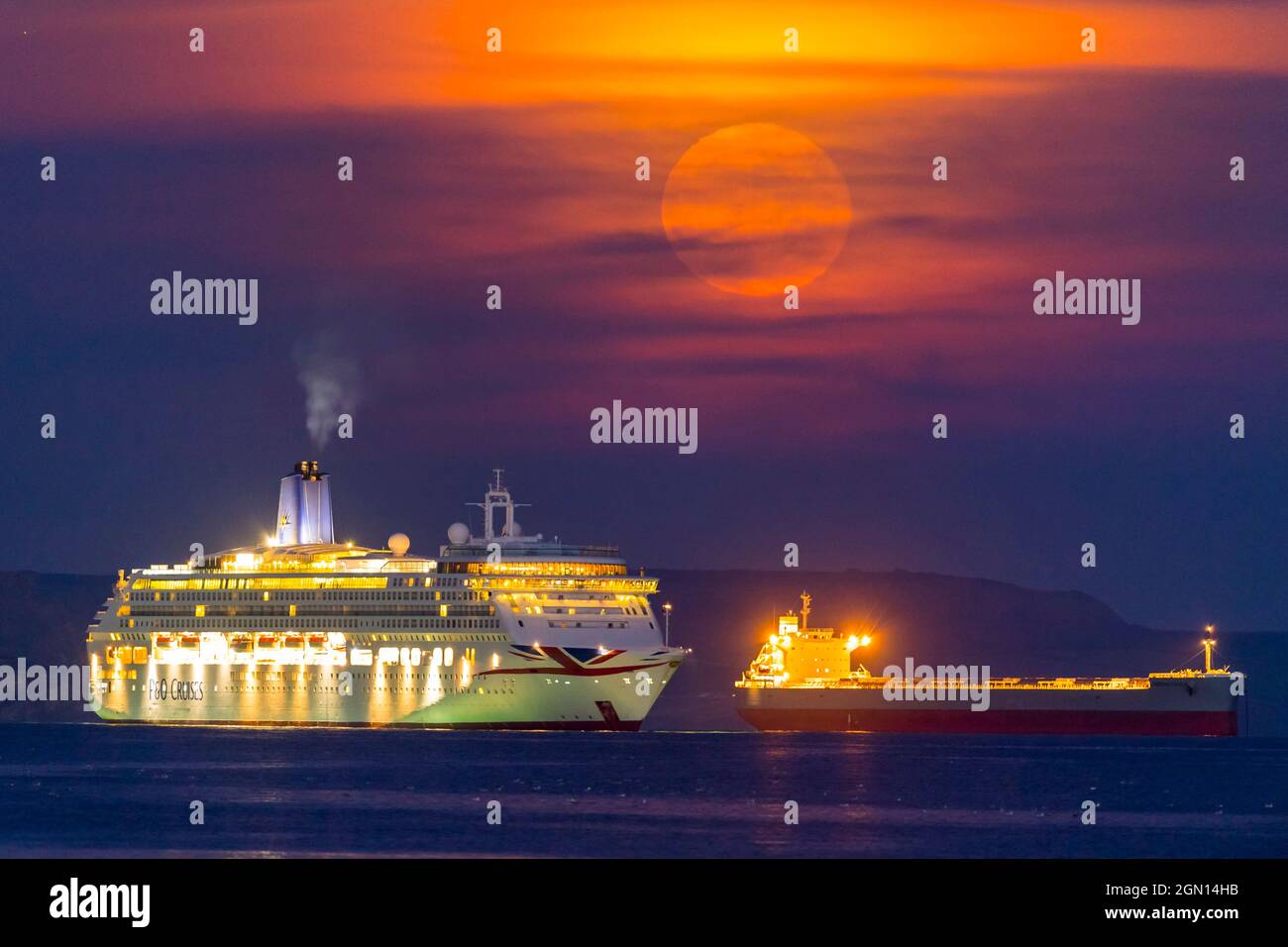 https://c8.alamy.com/comp/2GN14HB/weymouth-dorset-uk-21st-september-2021-uk-weather-the-harvest-moon-is-obscured-by-thin-high-clouds-as-it-rises-up-from-behind-the-po-cruise-ship-aurora-and-the-lemessos-castle-bulk-carrier-which-are-anchored-in-the-bay-at-weymouth-in-dorset-the-on-the-last-day-of-astronomical-summer-picture-credit-graham-huntalamy-live-news-2GN14HB.jpg