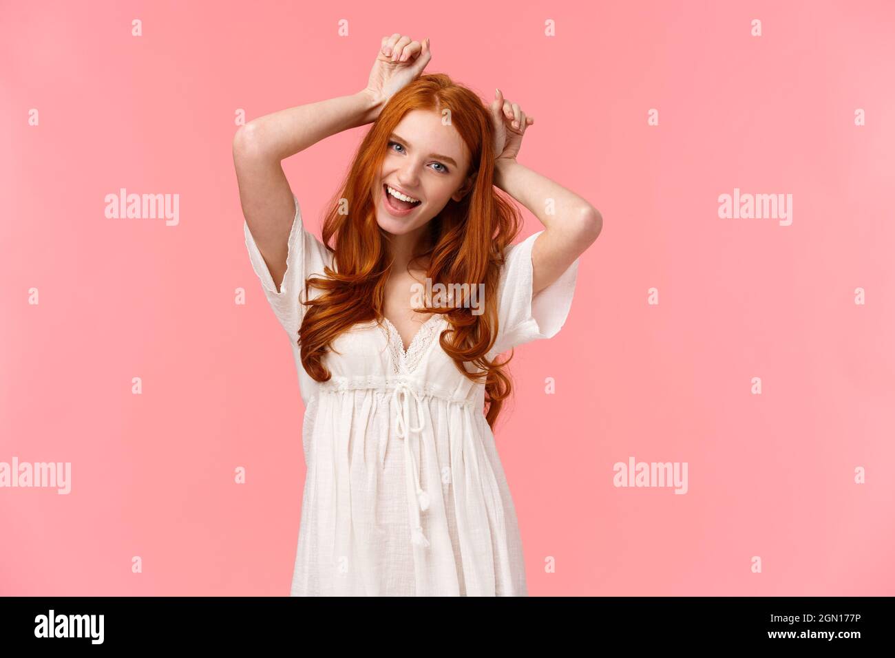 Smiling lovely redhead young woman hi-res stock photography and images -  Page 10 - Alamy