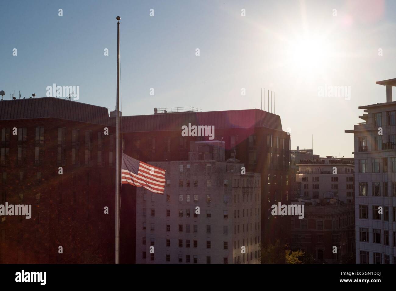 Us flag half mast white house hires stock photography and images Alamy