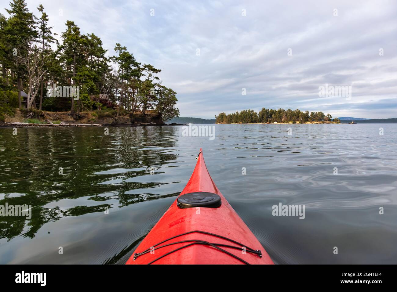 Sea Kayak paddling in the Pacific Ocean Stock Photo - Alamy