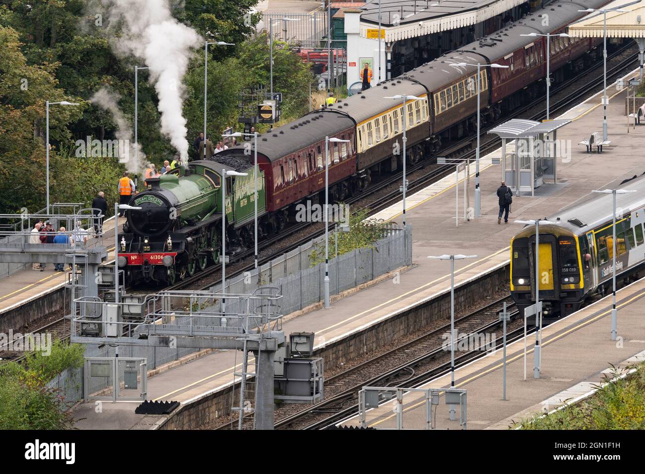 The Mayflower 61306 B1 steam locomotive painted in the early British Railways apple green livery, with passengers at Basingstoke train station, UK Stock Photo