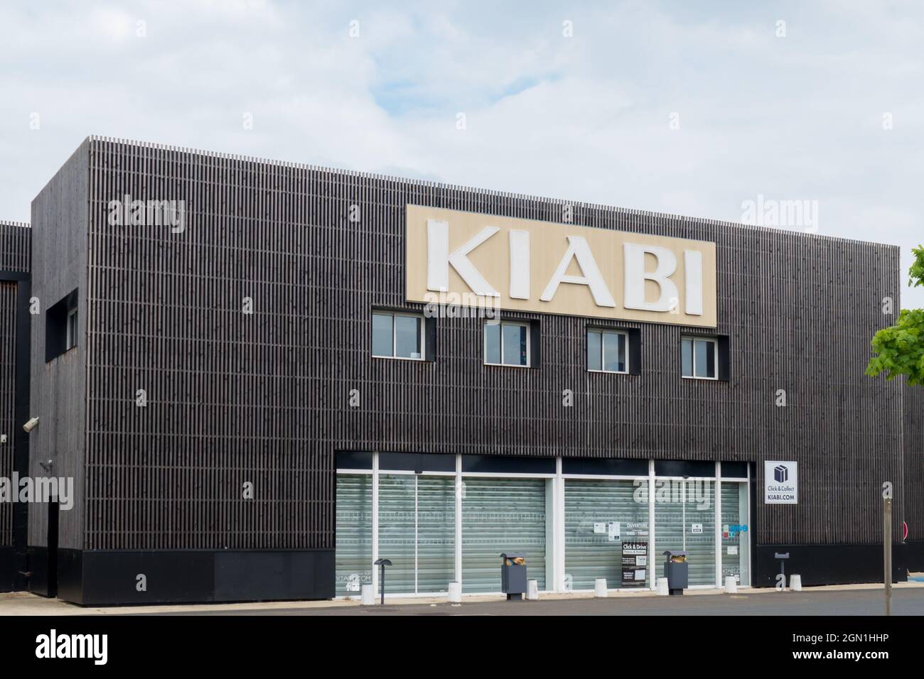 FLECHE, FRANCE - Jul 28, 2021: a  Facade of french Shop with brand signage KIABI is famous brand for clothes Stock Photo