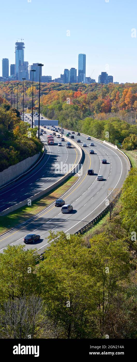 Car traffic downtown hi-res stock photography and images - Alamy