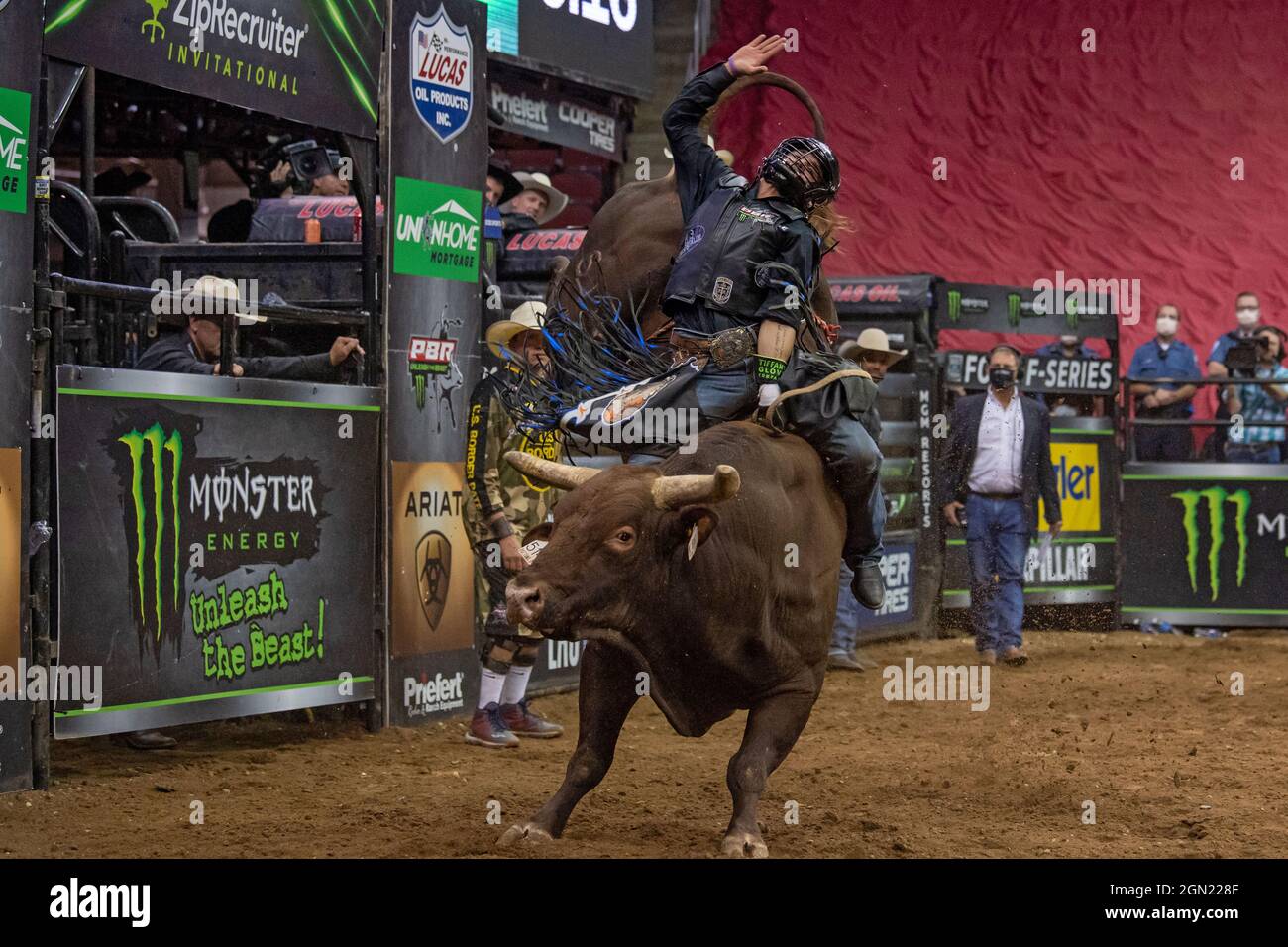 Cowboy chute hi-res stock photography and images - Page 8 - Alamy