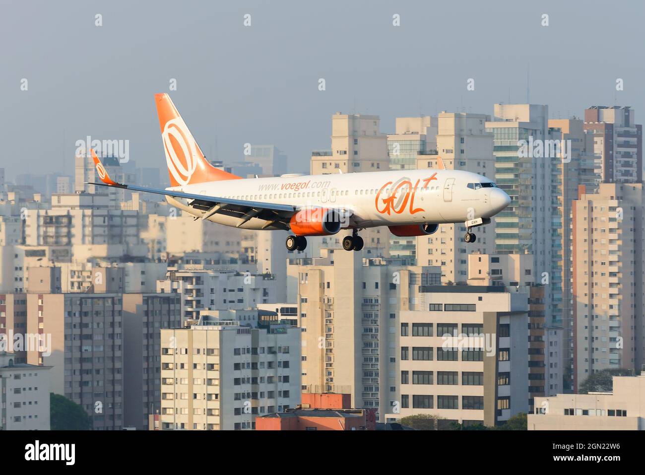 Gol Airlines Boeing 737 on final approach to Congonhas Airport in Sao Paulo, Brazil. Brazilian airline landing with Sao Paulo City skyline behind. Stock Photo