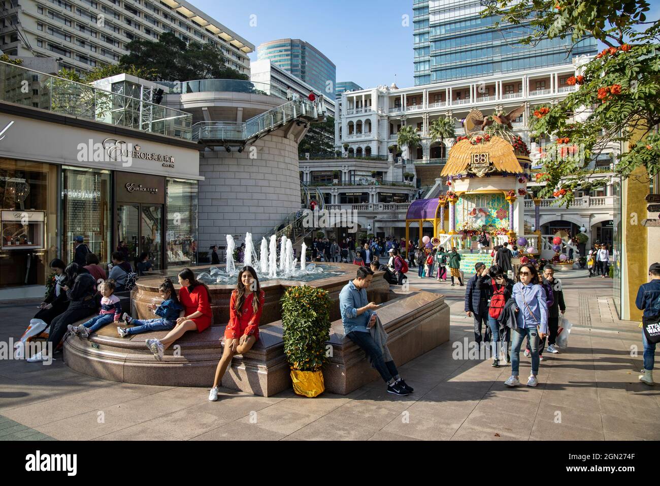Hong kong shopping mall outdoor hi-res stock photography and images - Alamy
