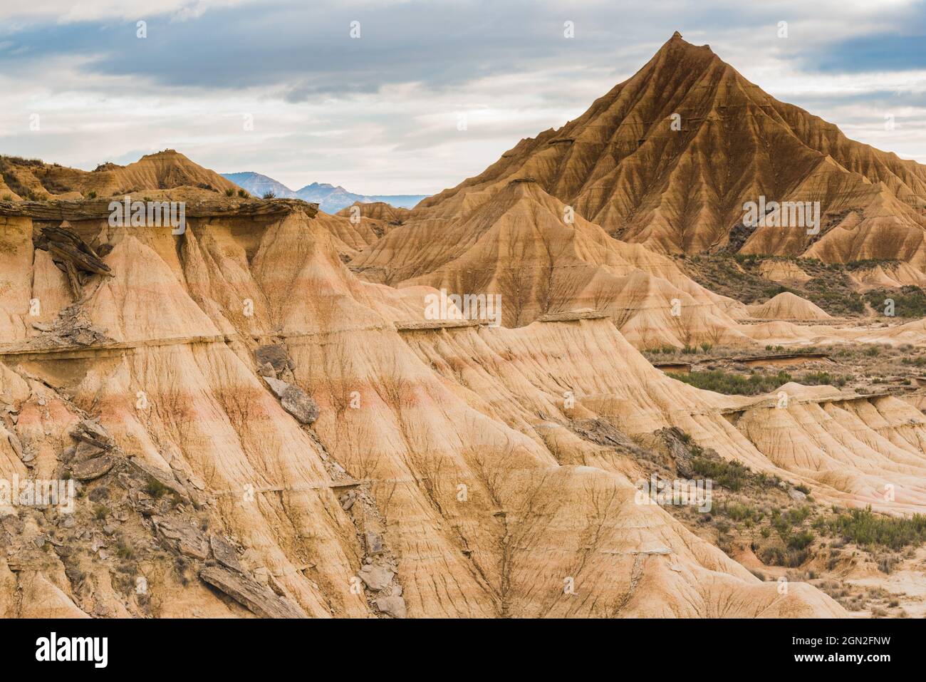 SPAIN, SPANISH BASQUE COUNTRY. NAVARRE, BARDENAS DESERT, VIEW OF A CLAY CLIFF WITH A ROCKFALL Stock Photo