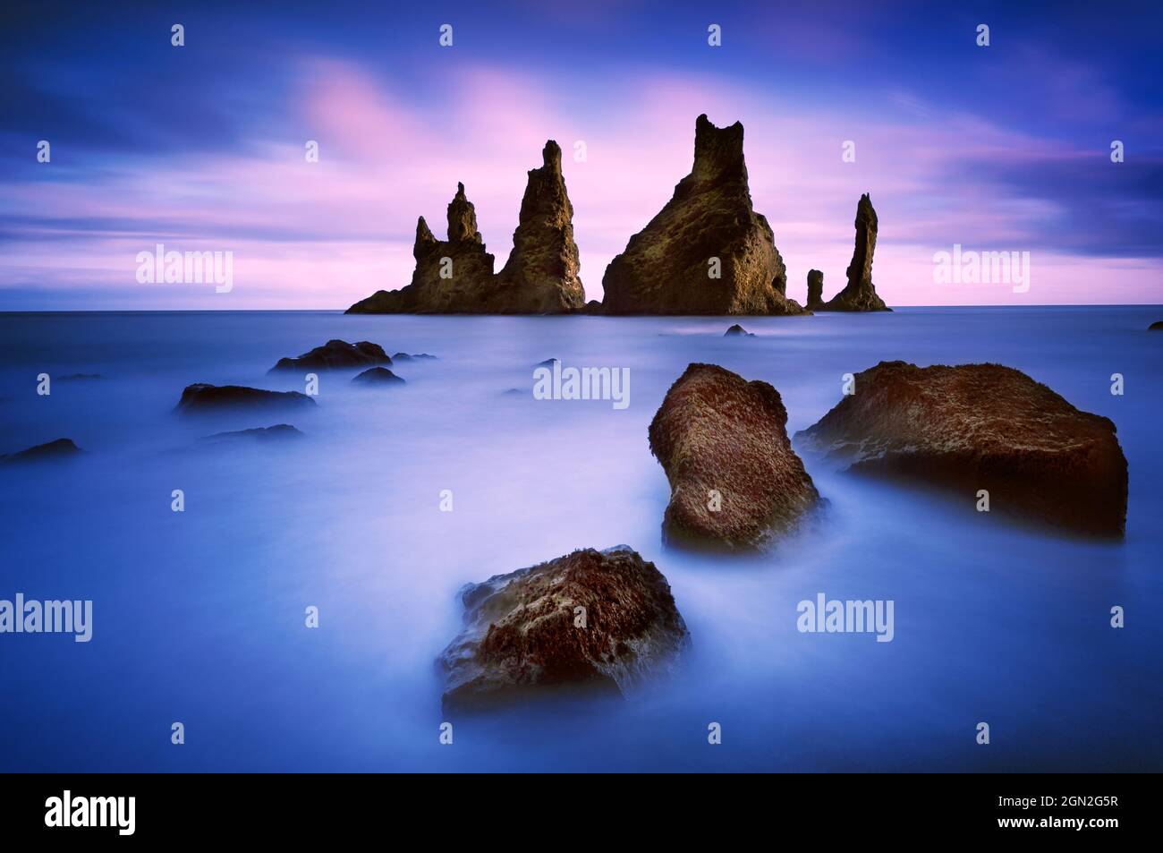 ICELAND, VIK, GENERAL VIEW OF REYNISDRANGAR IN LONG POSE AT THE BLUE HOUR Stock Photo