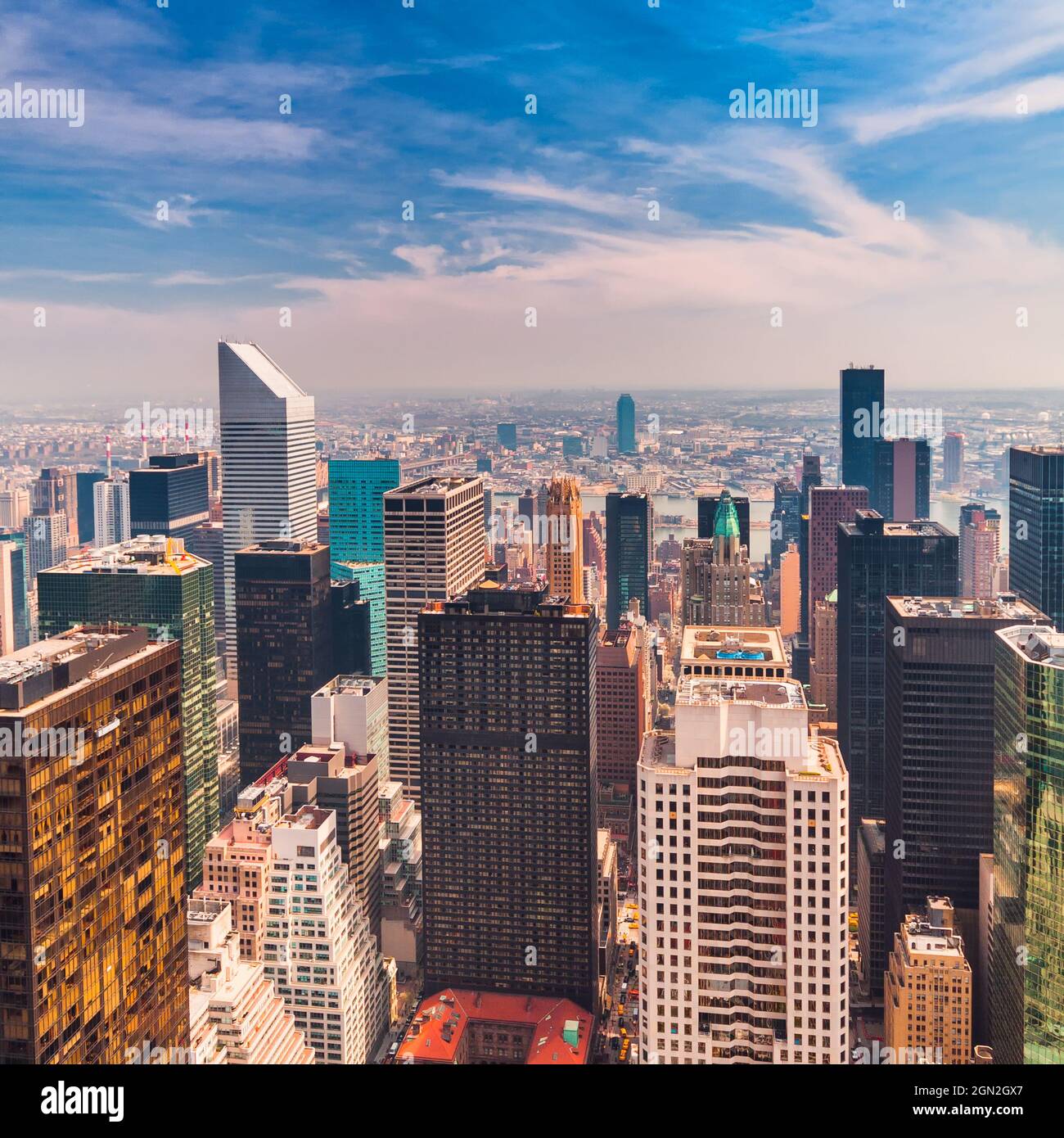 ETATS-UNIS, NEW YORK, VIEW OF NEW YORK SKYSCRAPERS FROM TOP OF THE ROCK OBSERVATORY Stock Photo