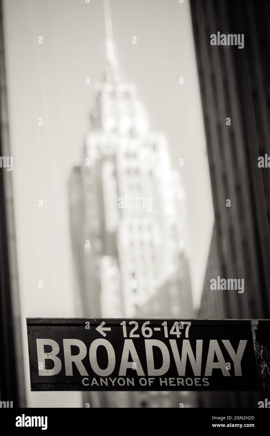 UNITED STATES. NEW YORK, BROADWAY, BROADWAY DIRECTIONAL SIGN WITH EMPIRE STATE BUILDING IN BACKGROUND, (ARCHITECT WILLIAM F. LAMB) Stock Photo
