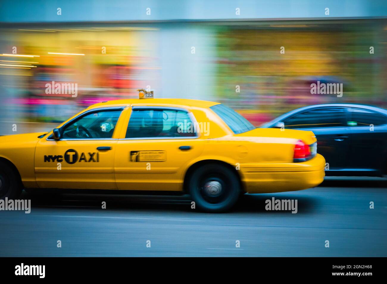 UNITED STATES. NEW YORK. MANHATTAN, FILET EFFECT OF A YELLOW CAB CIRCULATING IN THE TOWN Stock Photo