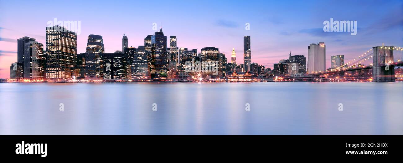 USA, NEW YORK, BROOKLYN, MANHATTAN PANORAMA AND BUSINESS CENTER AT SUNSET FROM BROOKLYN Stock Photo