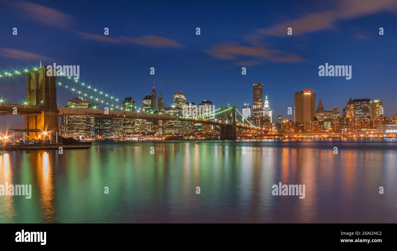 USA, NEW YORK, BROOKLYN, MANHATTAN PANORAMA AND BROOKLYN BRIDGE AT BLUE HOUR Stock Photo