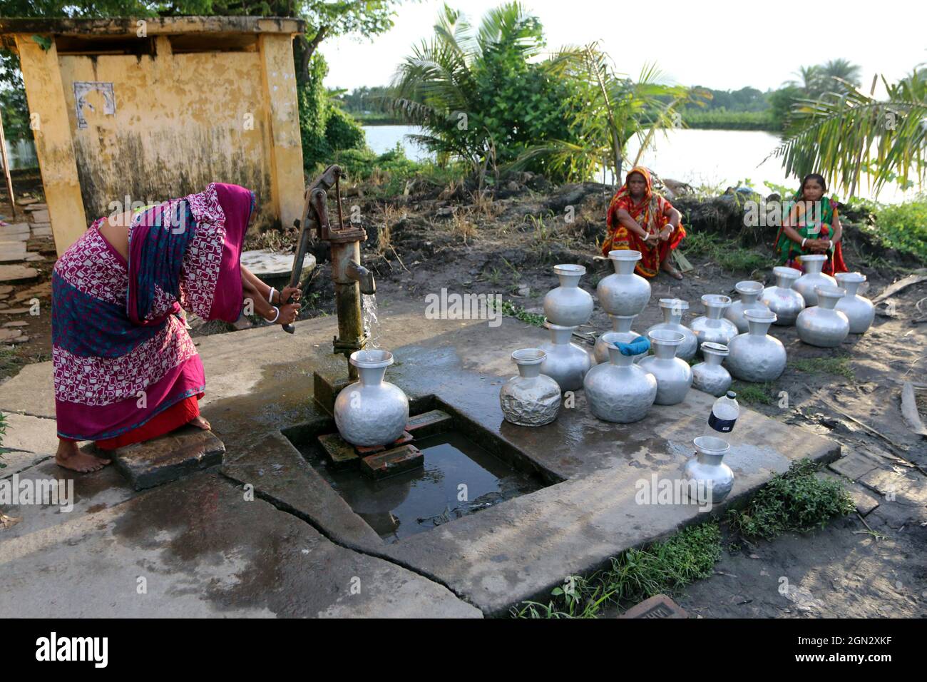 Bangladesh water supply hires stock photography and images Alamy