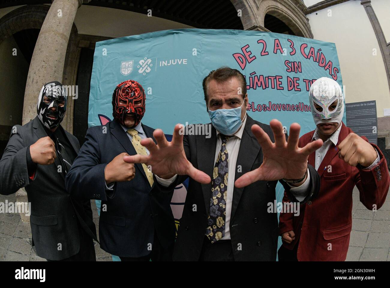 Non Exclusive: MEXICO CITY, MEXICO - SEPTEMBER 21, 2021:  (L-R) Wrestlers Mascara Anio 2000 Jr, Zafiro Rojo, Mascara Anio 2000 and Palomo Blanco pose Stock Photo