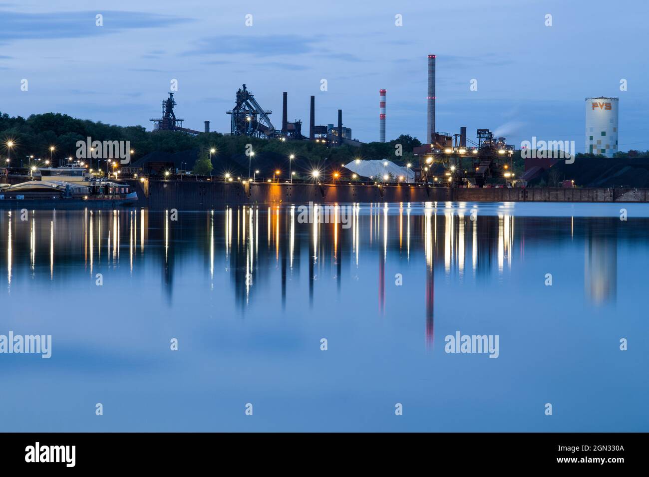 Industrial harbor at night with a view of a steel mill called Dillinger Hütte in Dillingen Saar, Germany Stock Photo