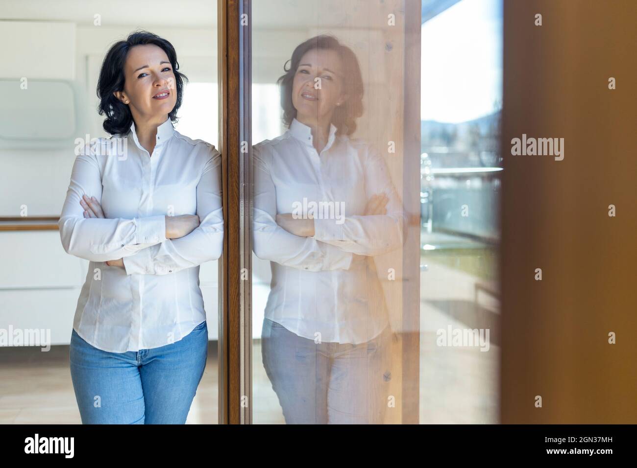 Woman cross arms stand hi-res stock photography and images - Alamy