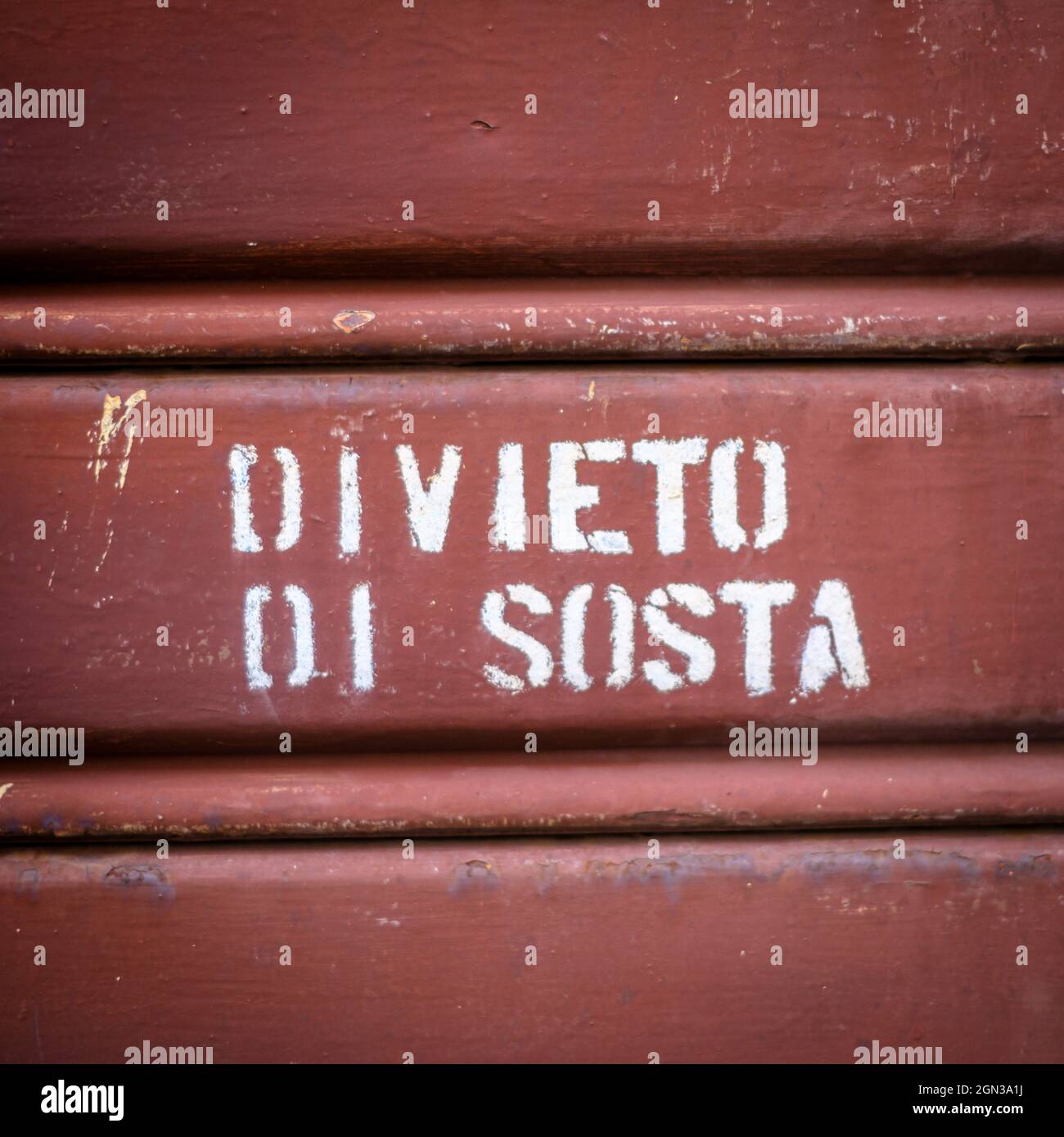 Italian no parking sign hi-res stock photography and images - Alamy