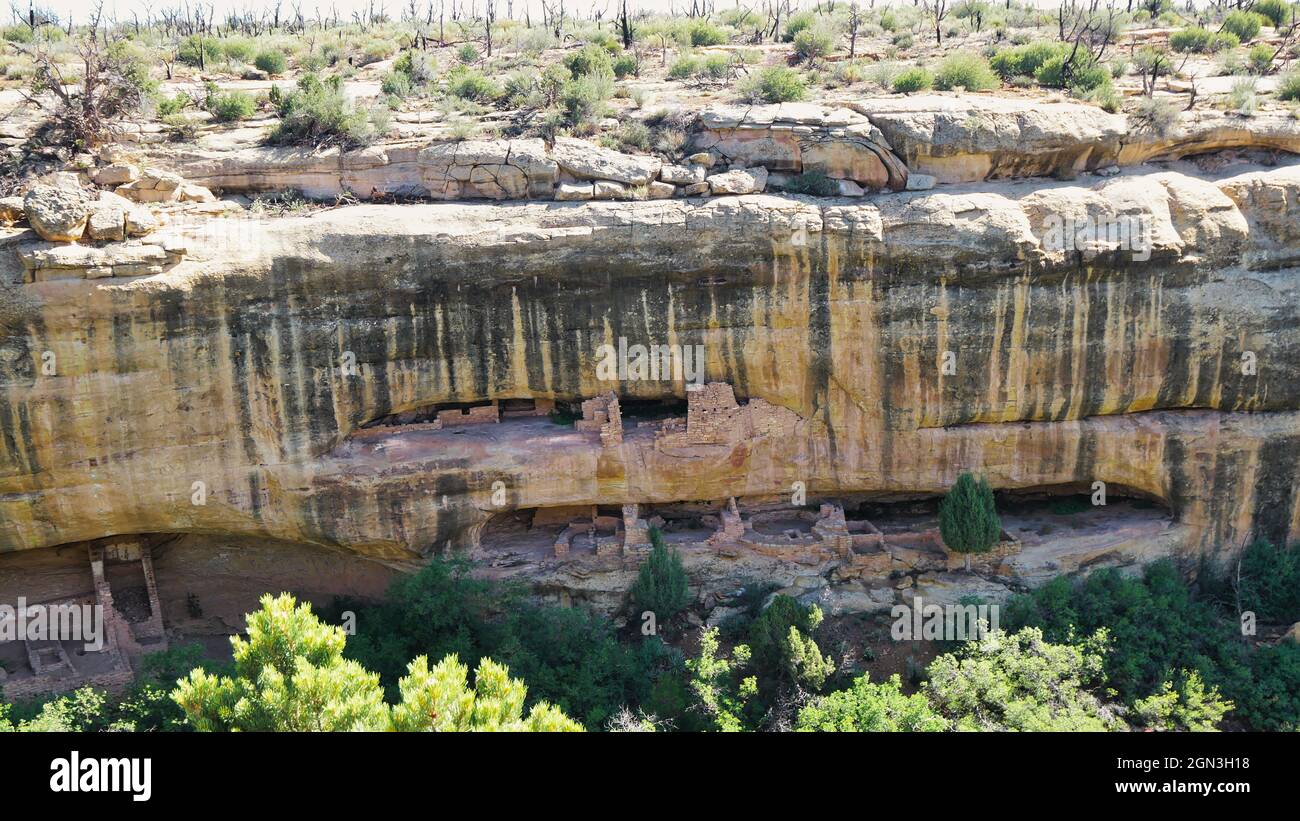 Cliff dwellings in the Mesa Verde National Park Stock Photo - Alamy