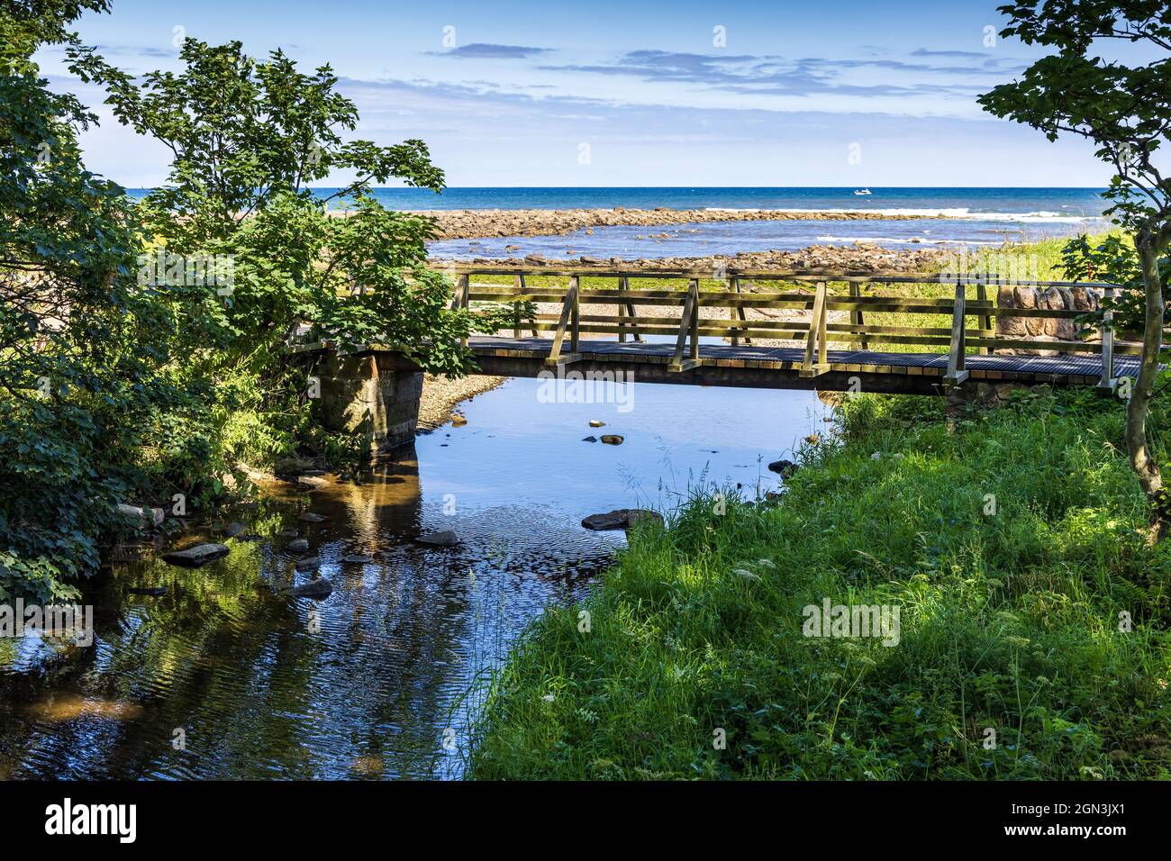 Bridge over Cambo Burn that flows from the Cambo Estate to the sea at  Kingsbarns in the Kingdom Of Fife, Scotland. Stock Photo