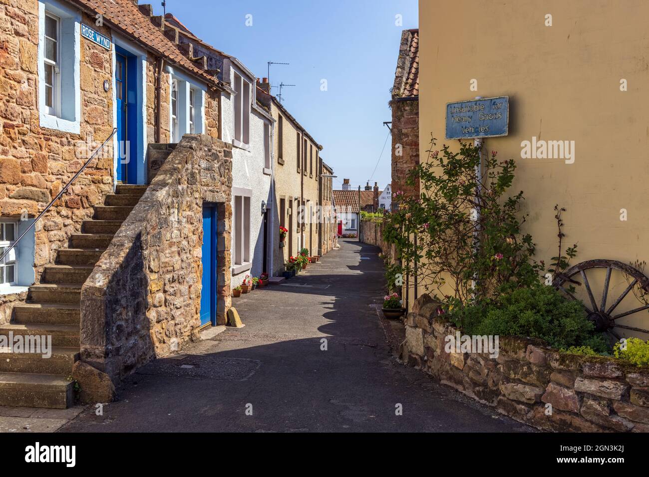 The narrow street of Rose Wynd in Crail, a charming fishing village in the East Neuk of Fife, Scotland. Stock Photo