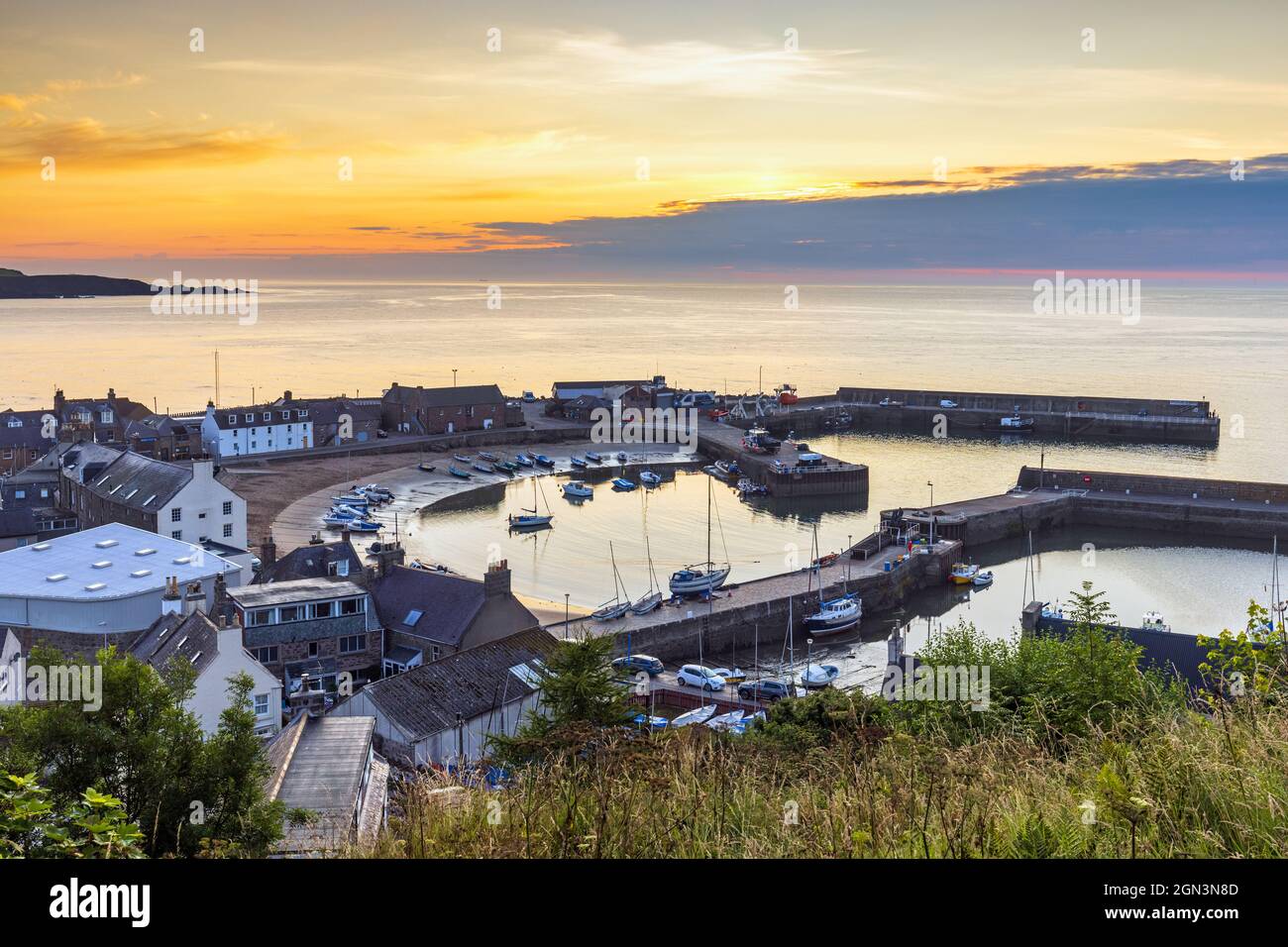 Stonehaven harbour at sunrise. Stonehaven is a harbour town in Aberdeenshire lying to the south of Aberdeen on Scotland's north east coast. Stock Photo