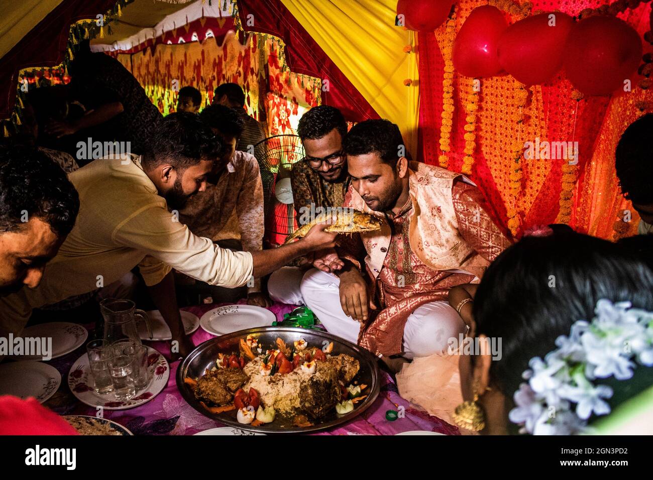 Bengali groom hi-res stock photography and images - Alamy