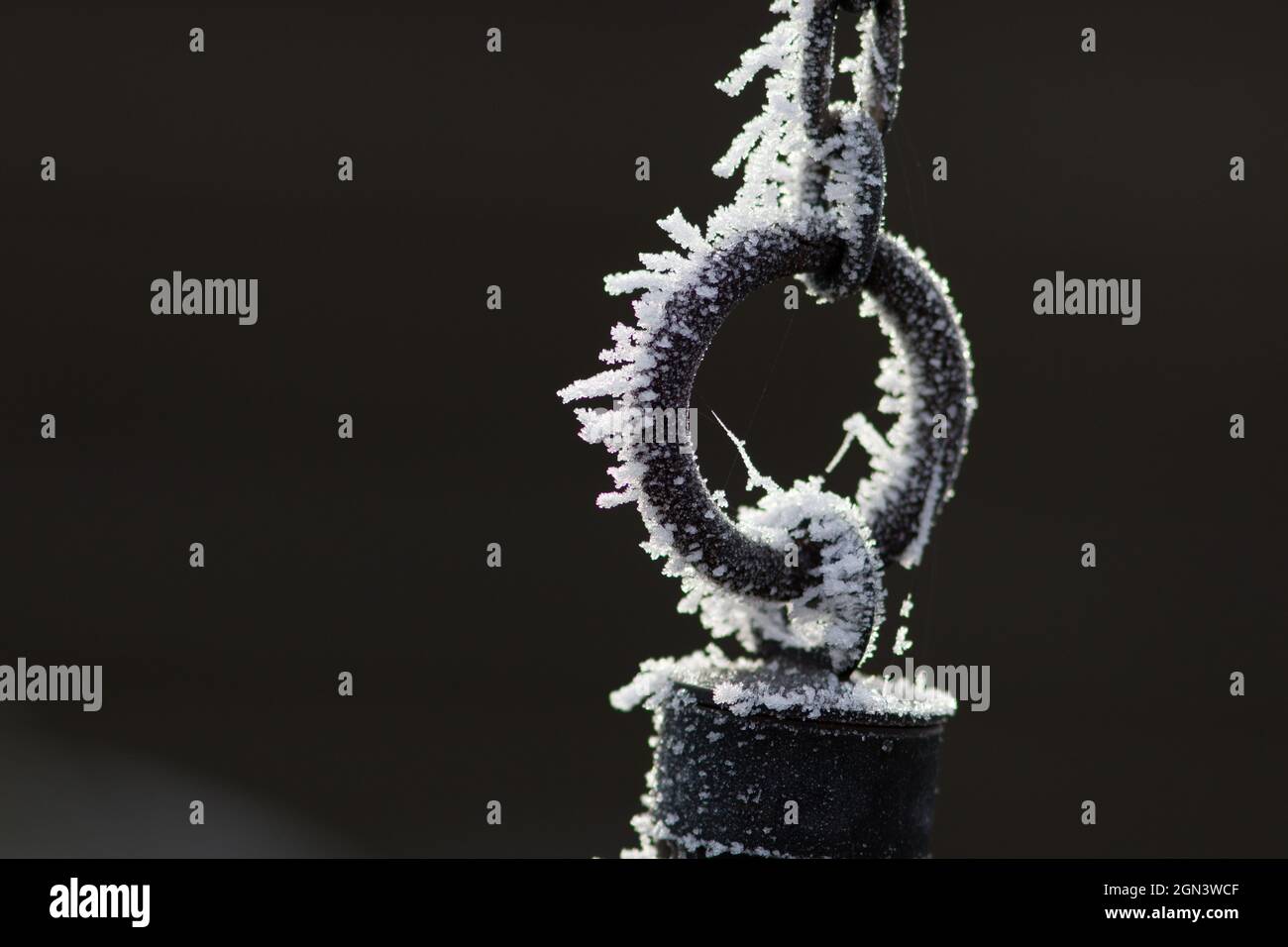 frozen metalchain Stock Photo Alamy